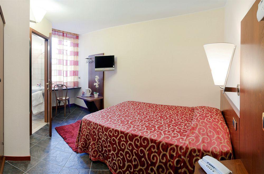 Antico Albergo Madonna Λενιάνο Εξωτερικό φωτογραφία