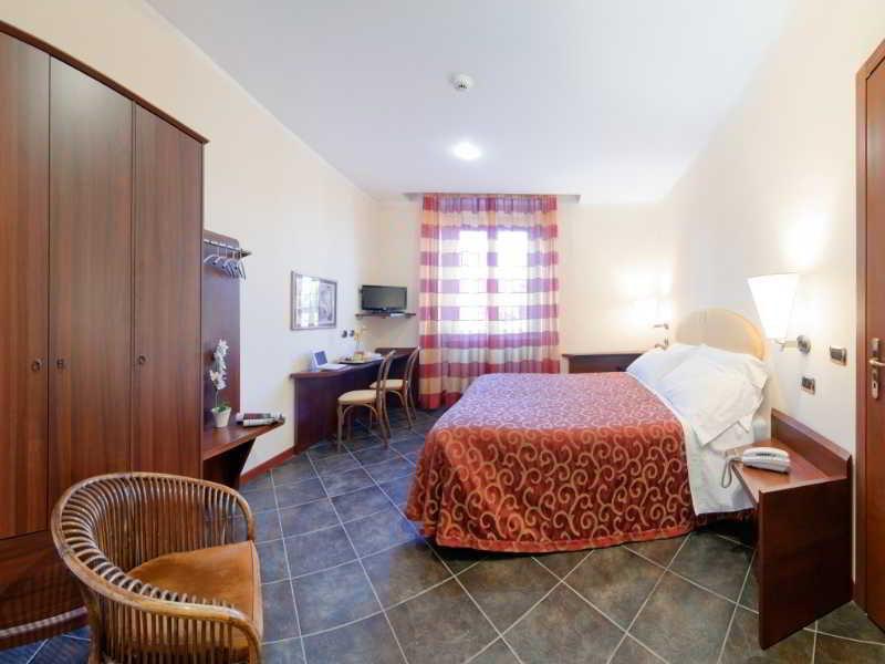 Antico Albergo Madonna Λενιάνο Εξωτερικό φωτογραφία