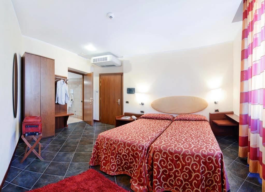 Antico Albergo Madonna Λενιάνο Εξωτερικό φωτογραφία