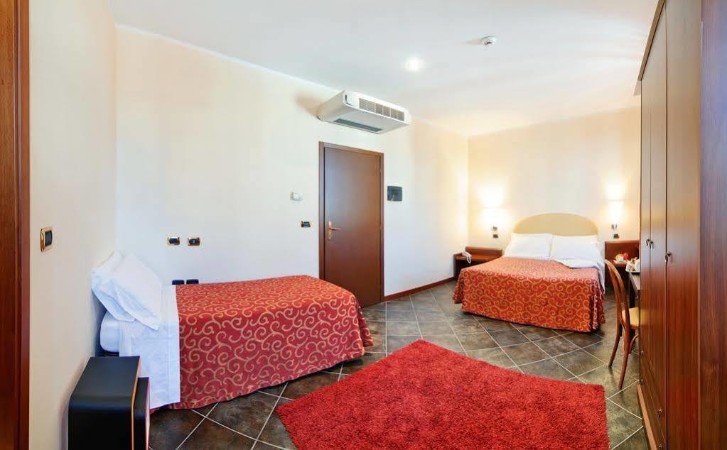 Antico Albergo Madonna Λενιάνο Εξωτερικό φωτογραφία